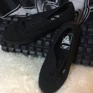 Black Vans women’s size 5/ men’s 3.5